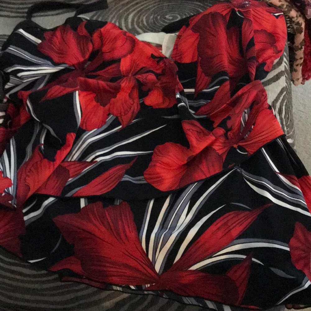 Ruffled swim top